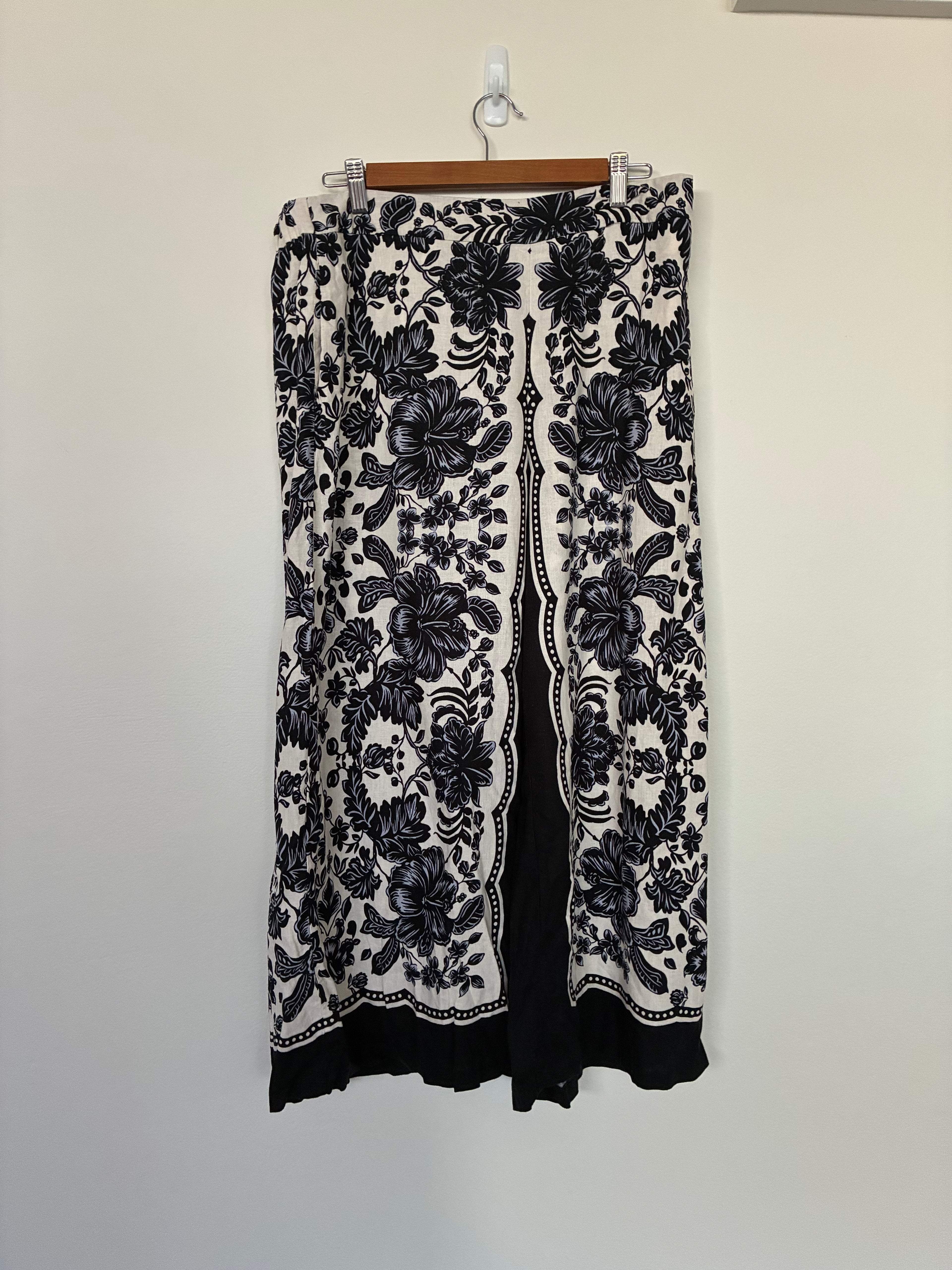 Sussan Linen-Blend Straight 3/4 Length Pants
