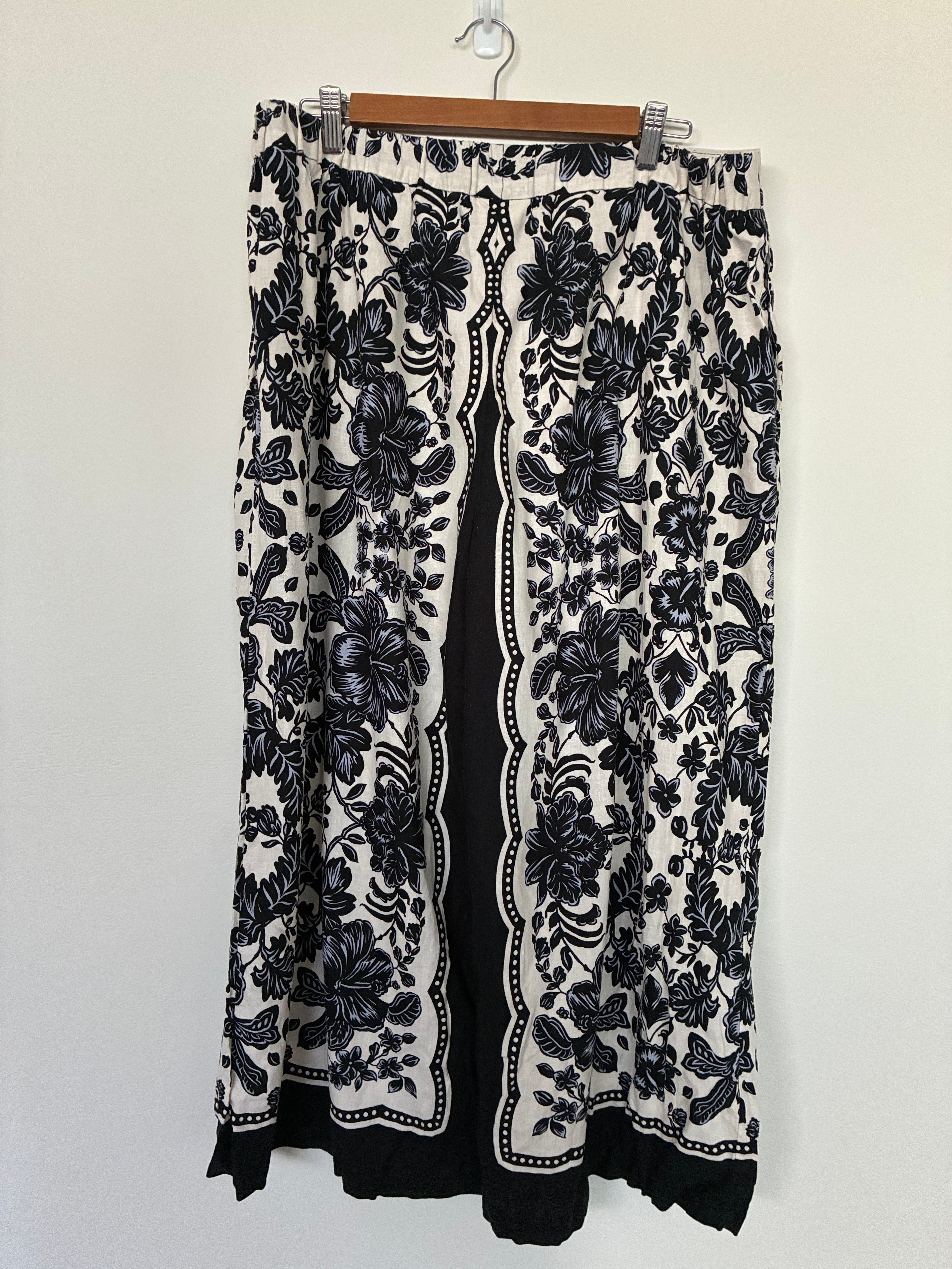 Sussan Linen-Blend Straight 3/4 Length Pants