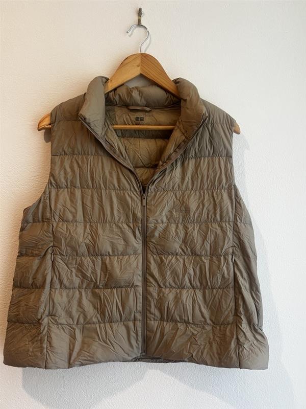 Uniqlo Sleeveless Light-Weight Down Vest