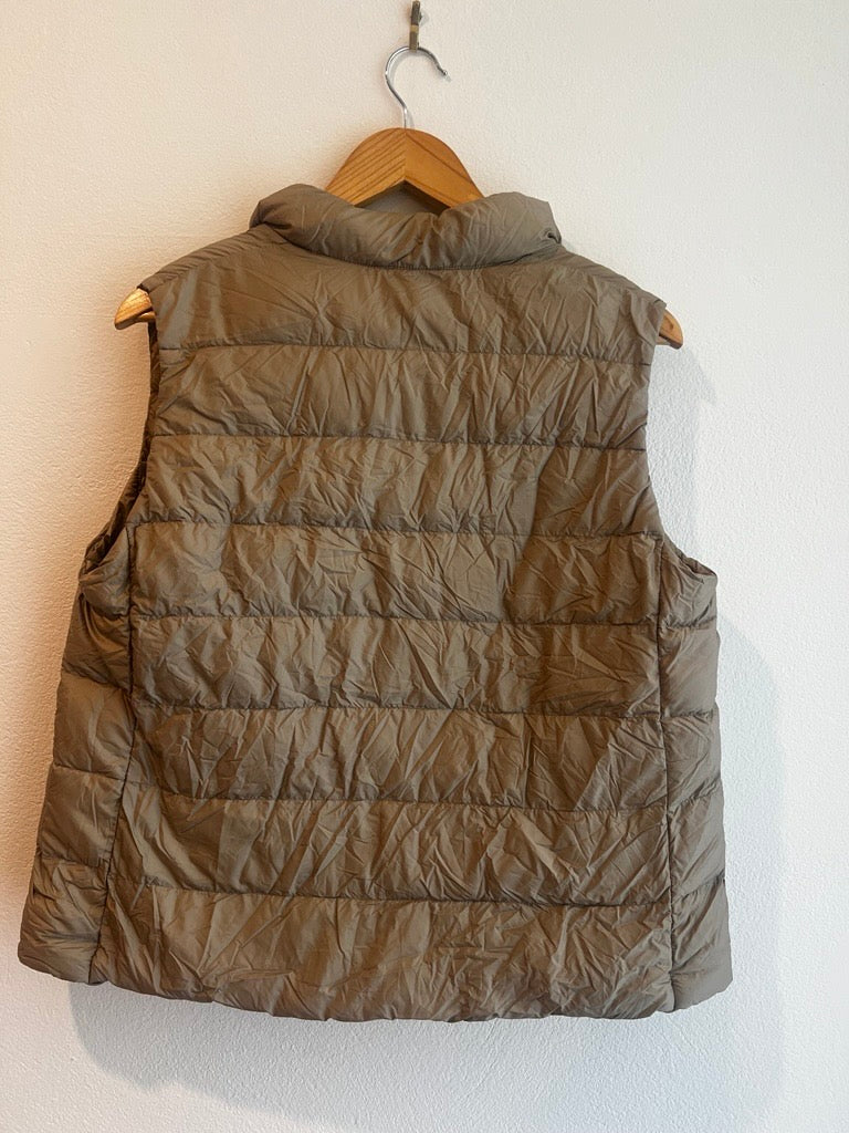 Uniqlo Sleeveless Light-Weight Down Vest
