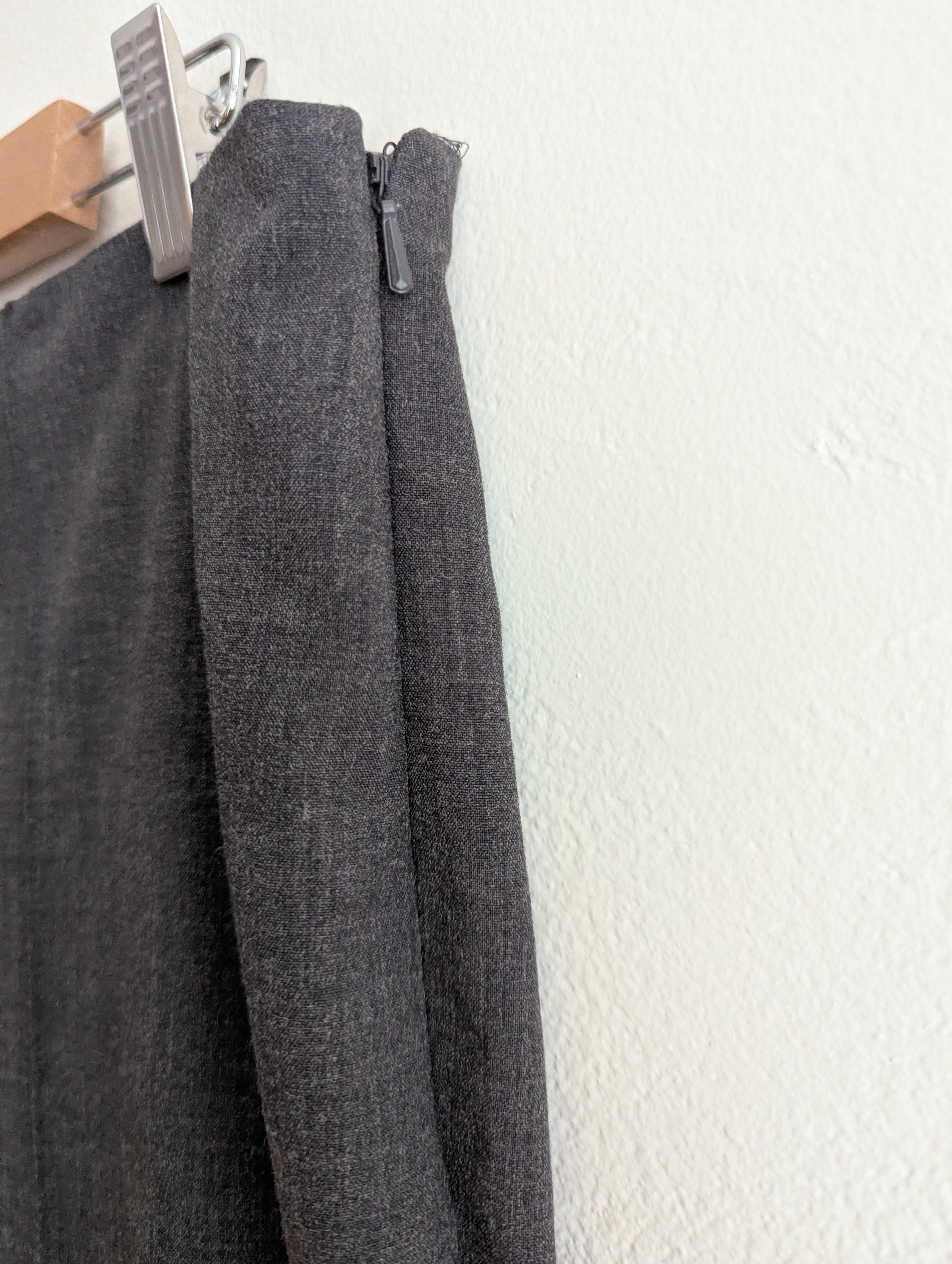Laundry by Shelli Segal Pintuck Front Grey Trousers