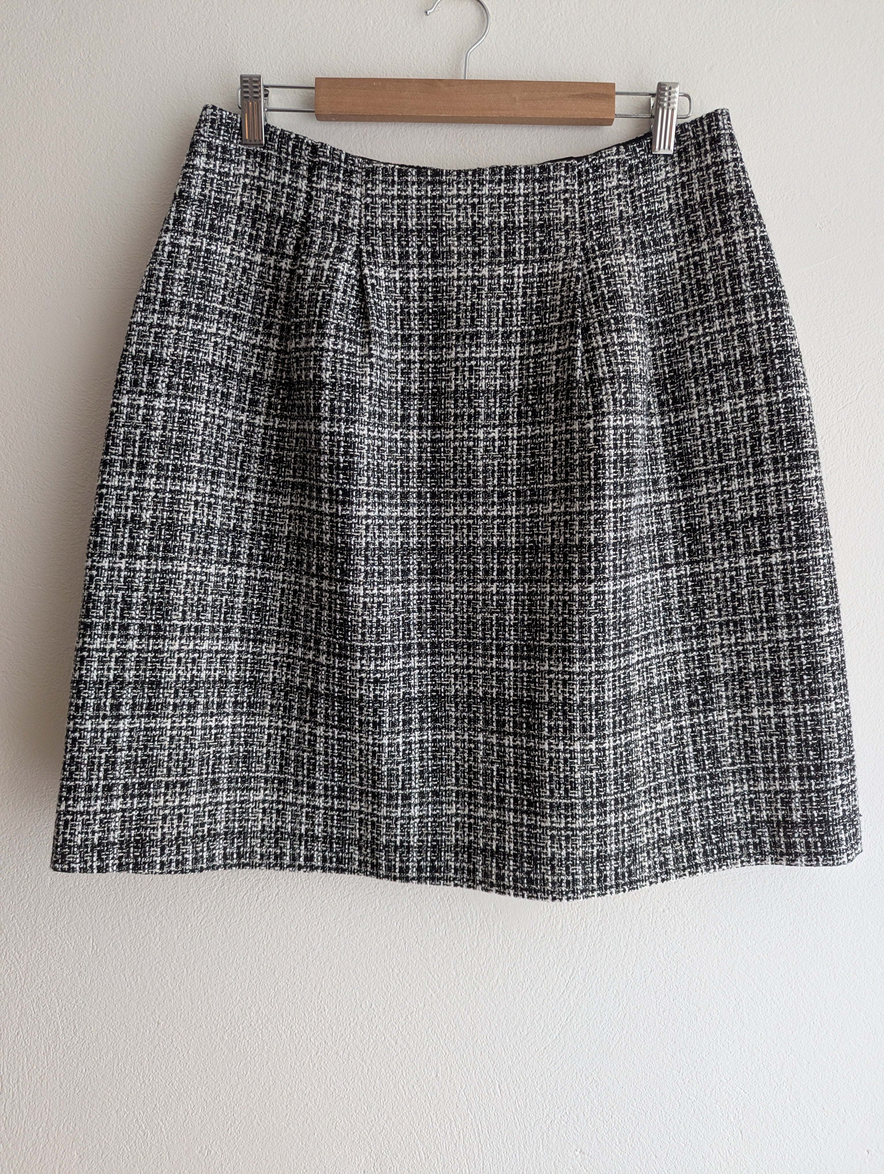 Review Tweed Black and White Skirt