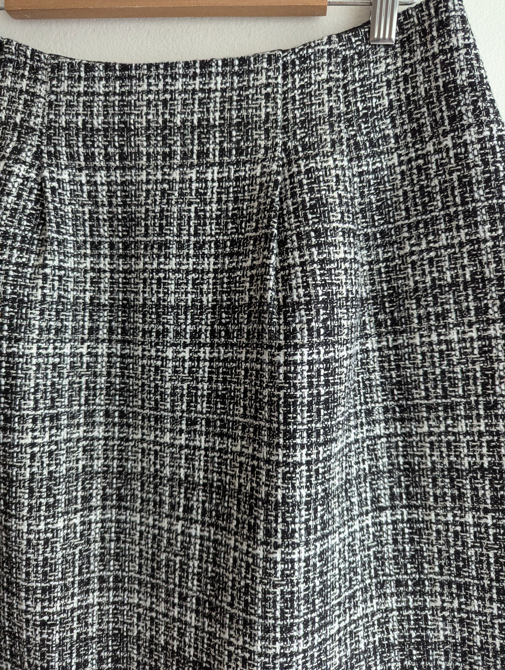 Review Tweed Black and White Skirt