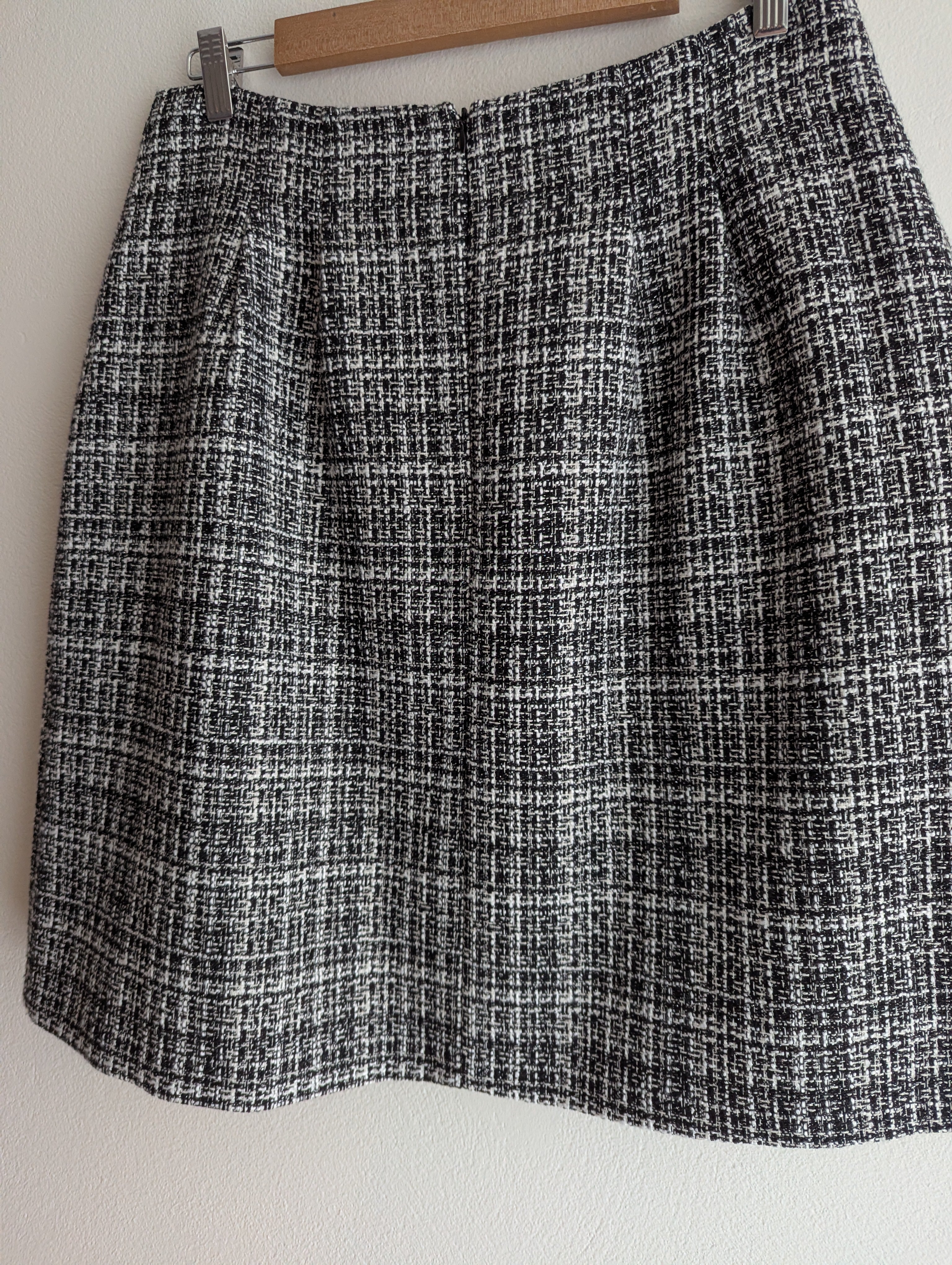 Review Tweed Black and White Skirt