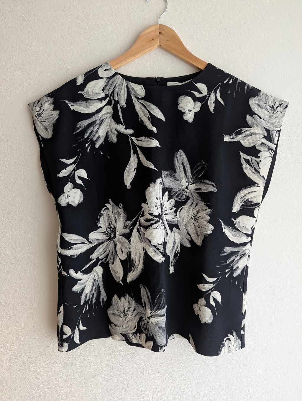 Veronika Maine Black Floral Sleeveless Blouse