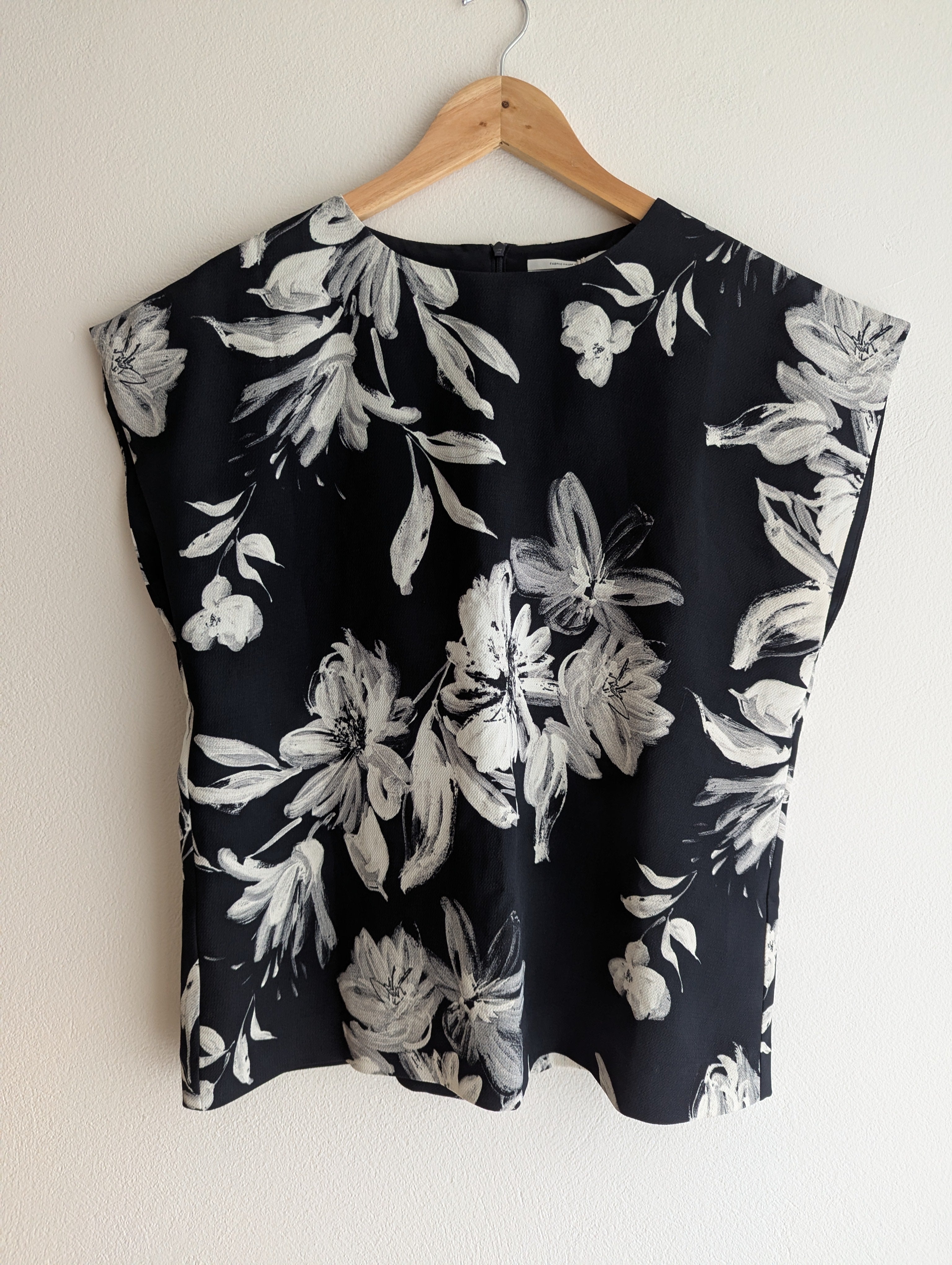 Veronika Maine Black Floral Sleeveless Blouse