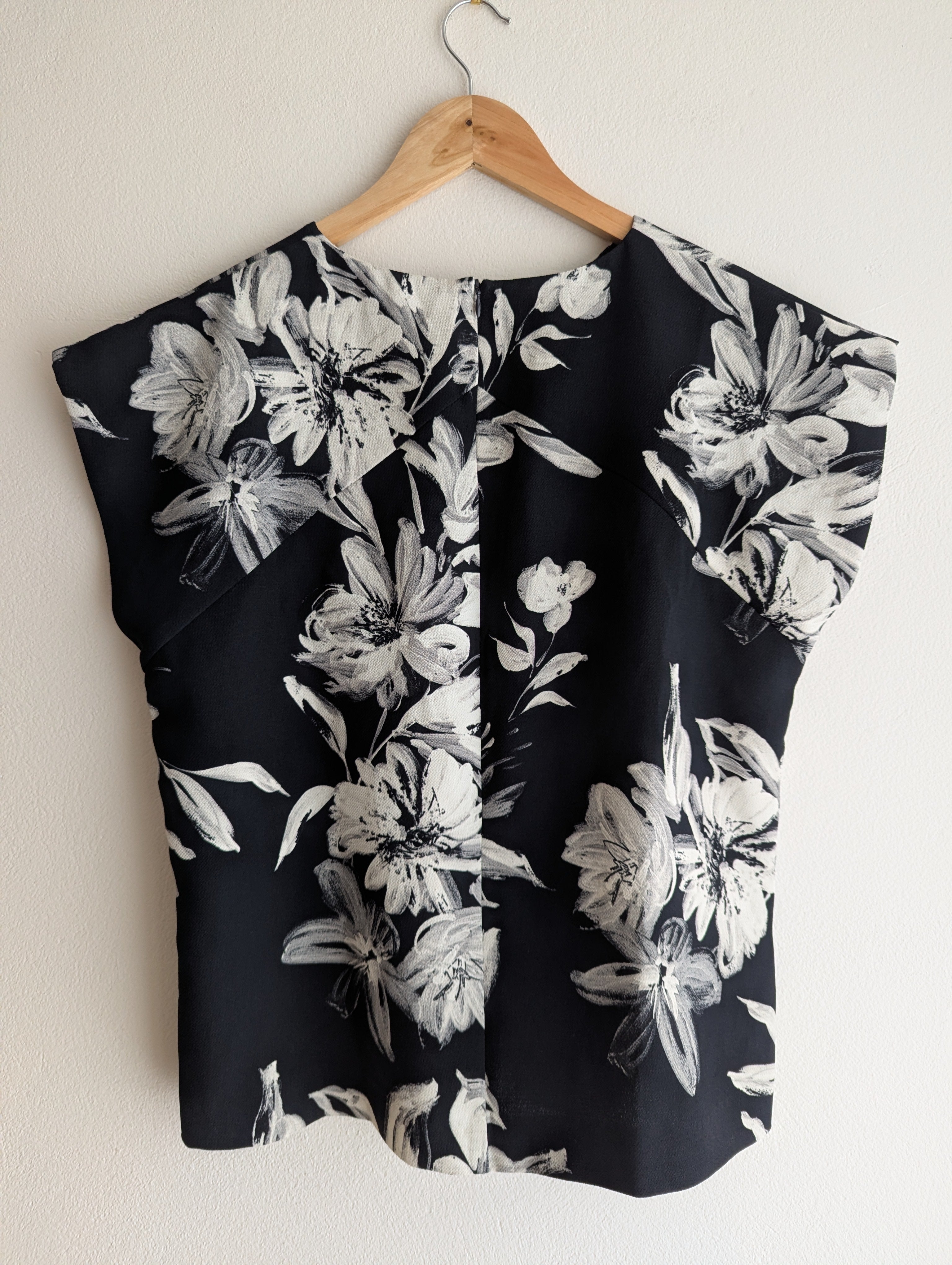 Veronika Maine Black Floral Sleeveless Blouse