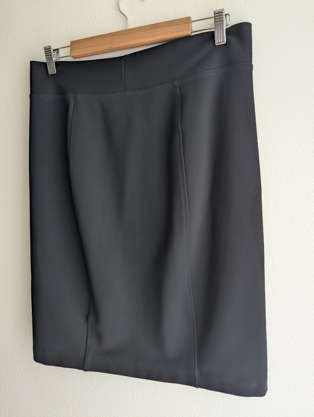 Review Black Ponte Skirt