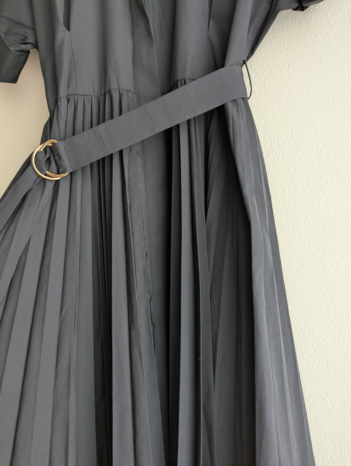 Perri Cutten Black Dolman Midi Dress
