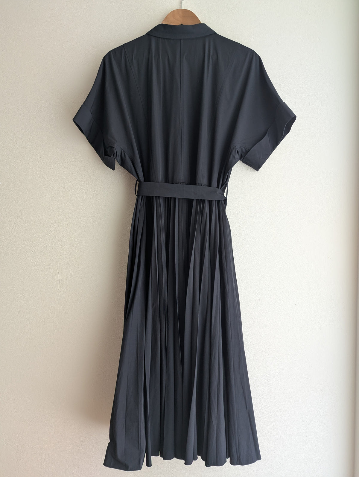 Perri Cutten Black Dolman Midi Dress