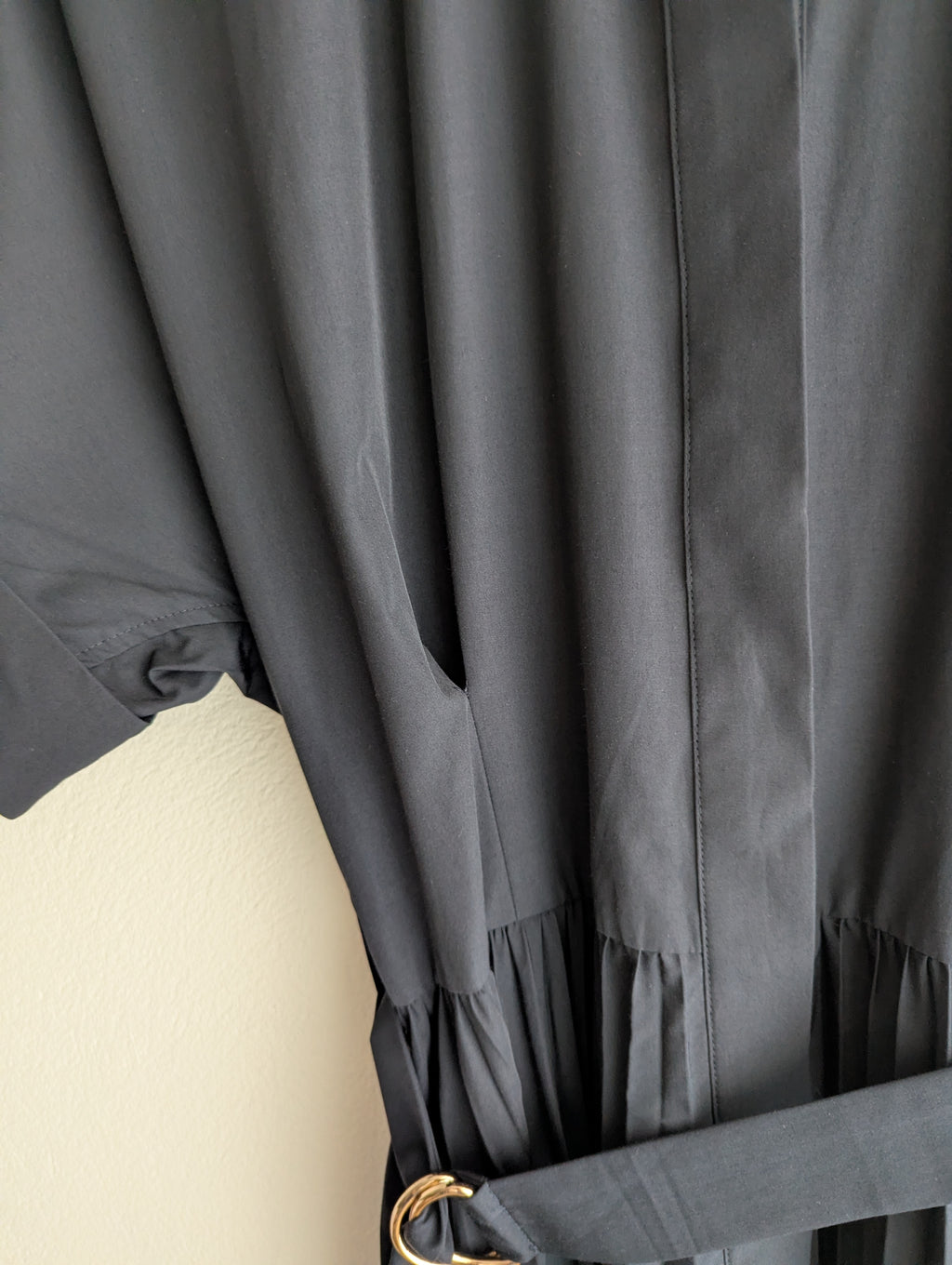 Perri Cutten Black Dolman Midi Dress