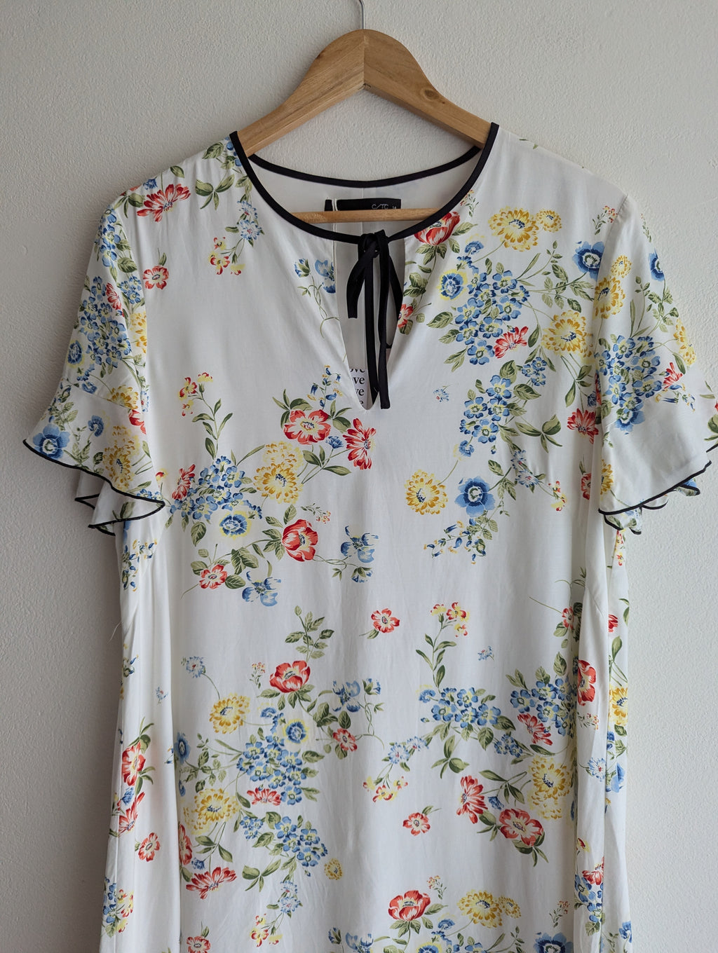 Cue In The City Floral Shift Dress
