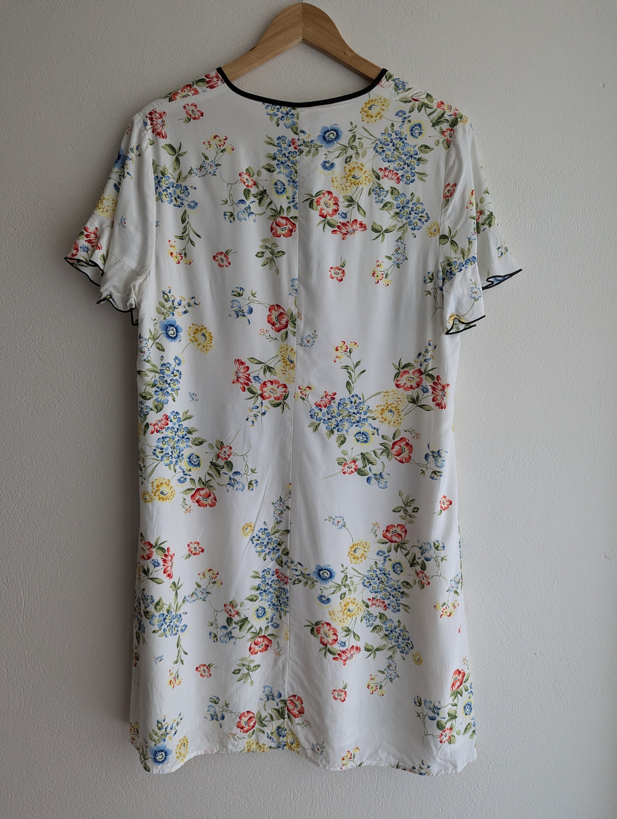 Cue In The City Floral Shift Dress