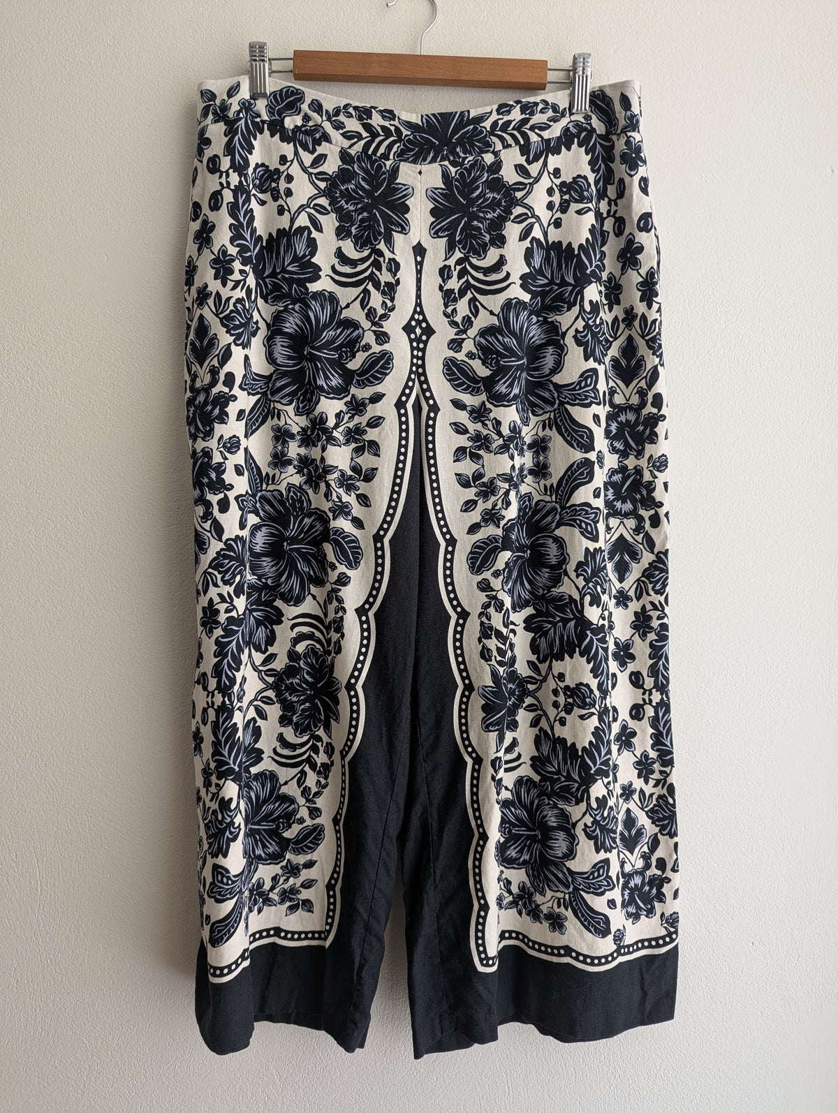 Sussan Linen-Blend Straight 3/4 Length Pants