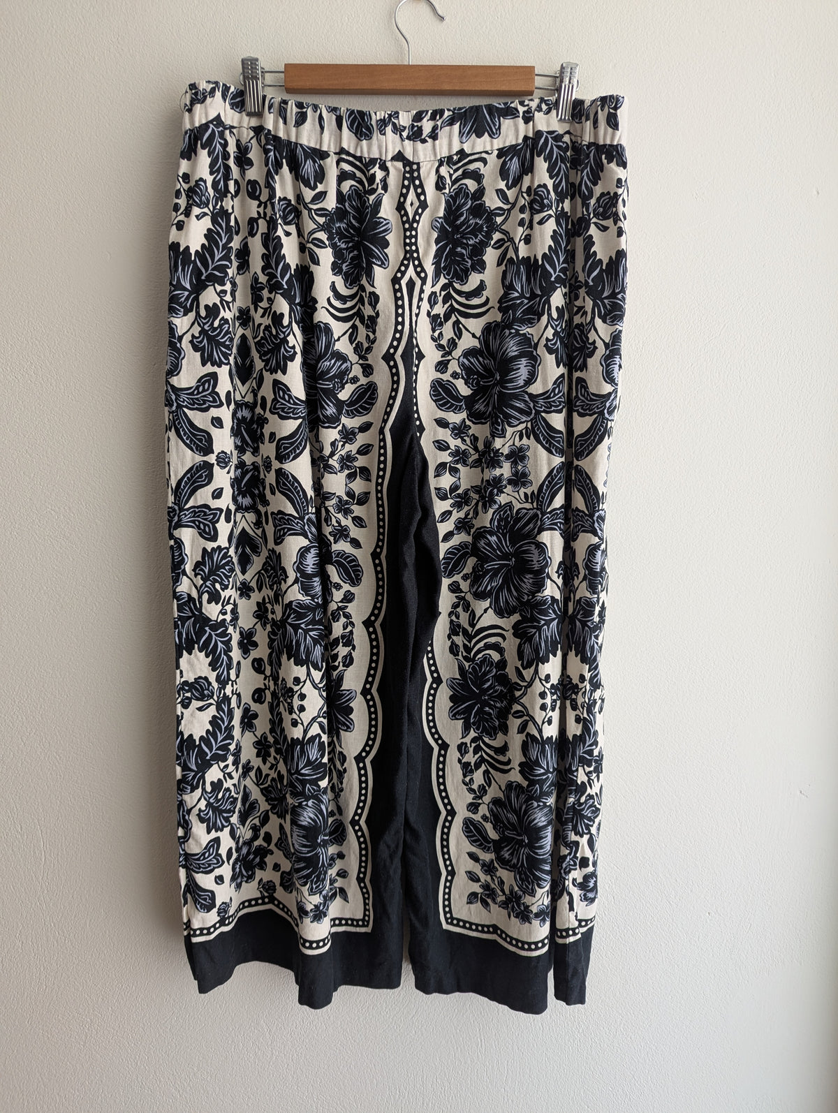 Sussan Linen-Blend Straight 3/4 Length Pants