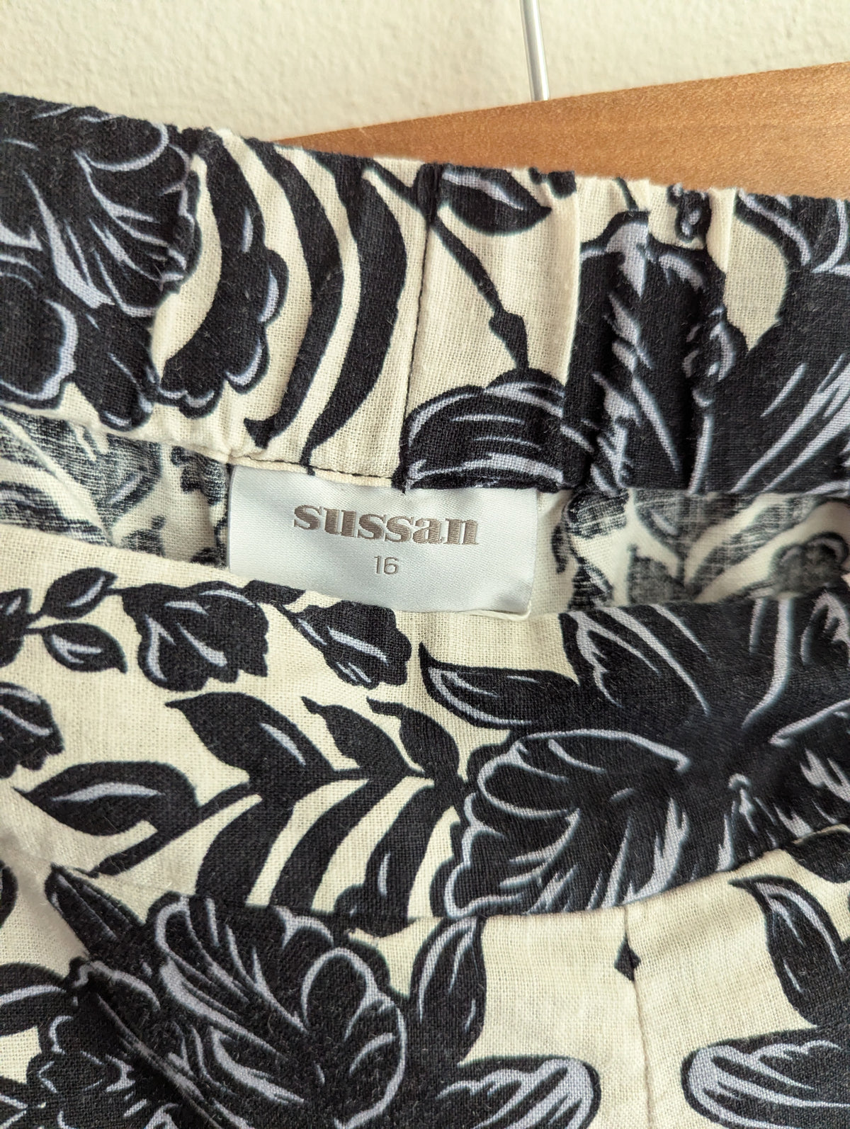 Sussan Linen-Blend Straight 3/4 Length Pants