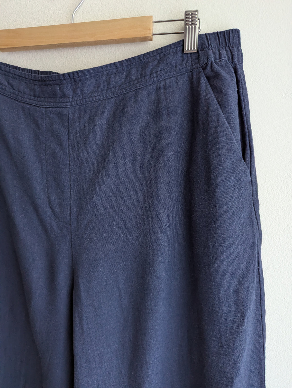 Sussan Linen-Blend Crop Pull-on Pant