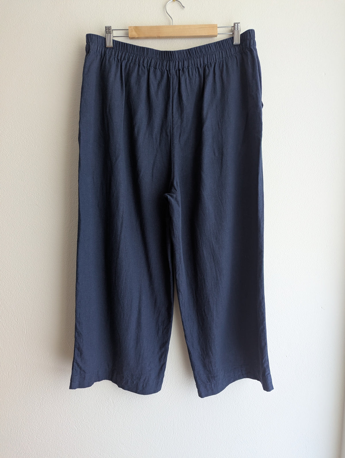 Sussan Linen-Blend Crop Pull-on Pant