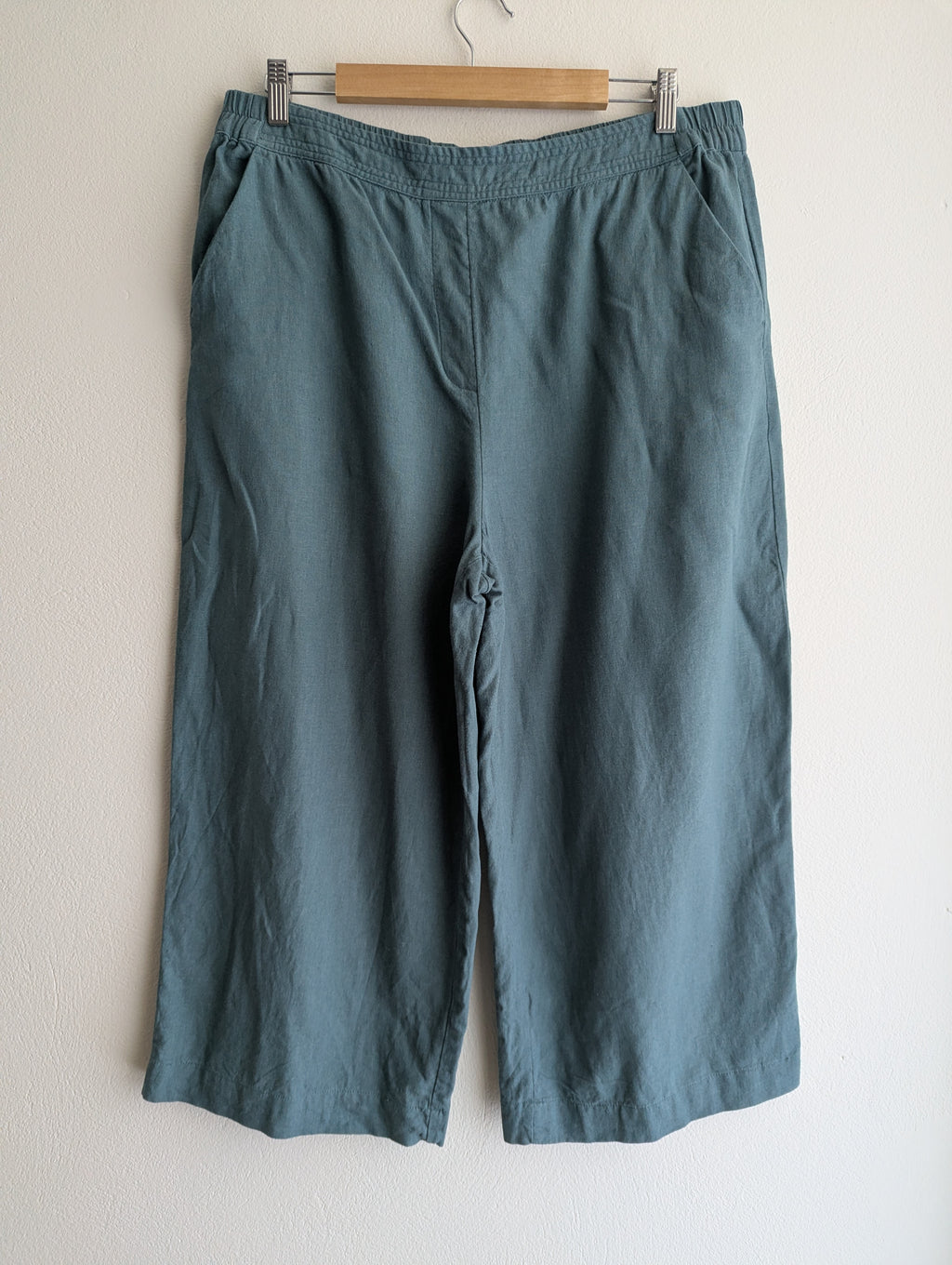 Sussan Linen-Blend Crop Pull-on Pant