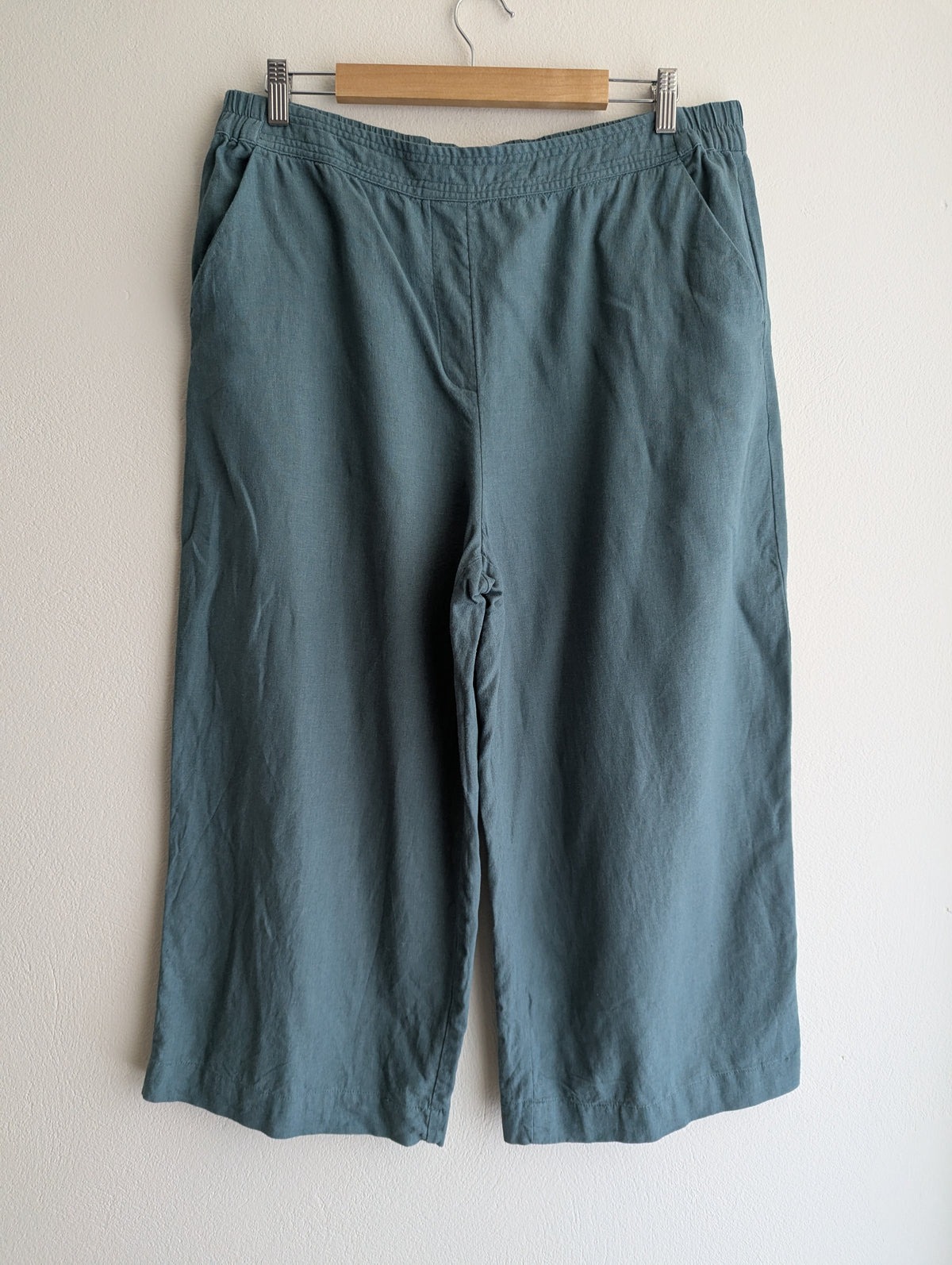 Sussan Linen-Blend Crop Pull-on Pant