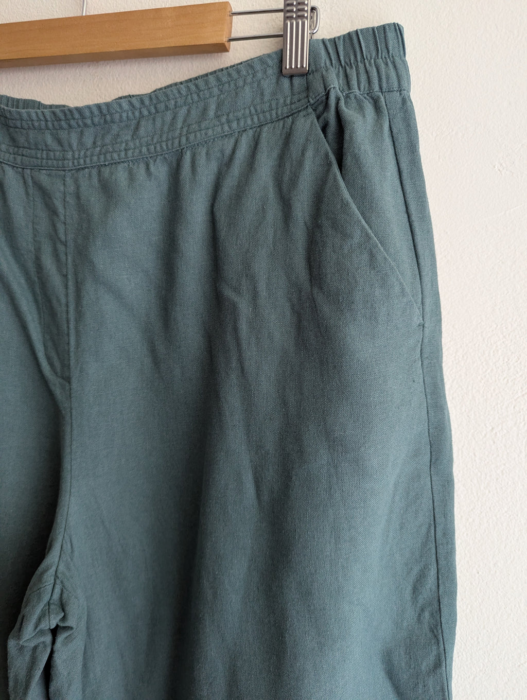 Sussan Linen-Blend Crop Pull-on Pant