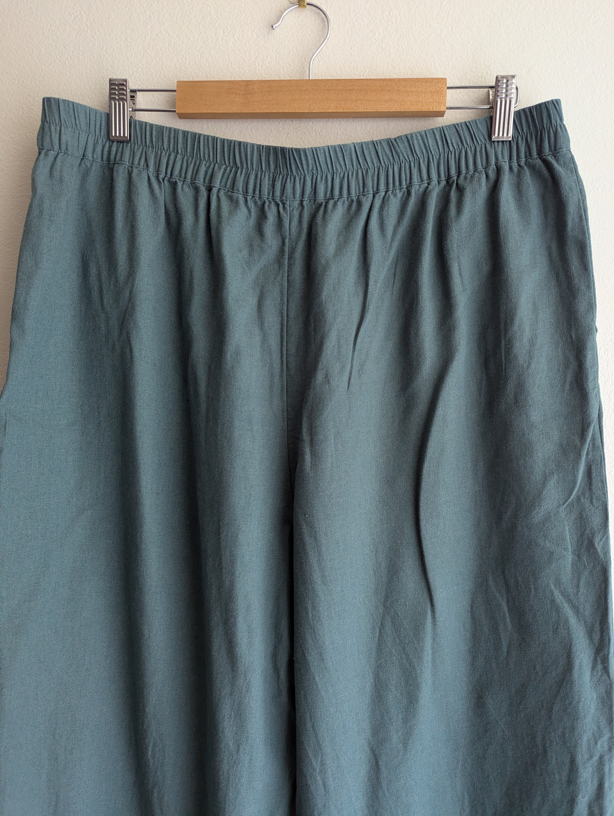 Sussan Linen-Blend Crop Pull-on Pant
