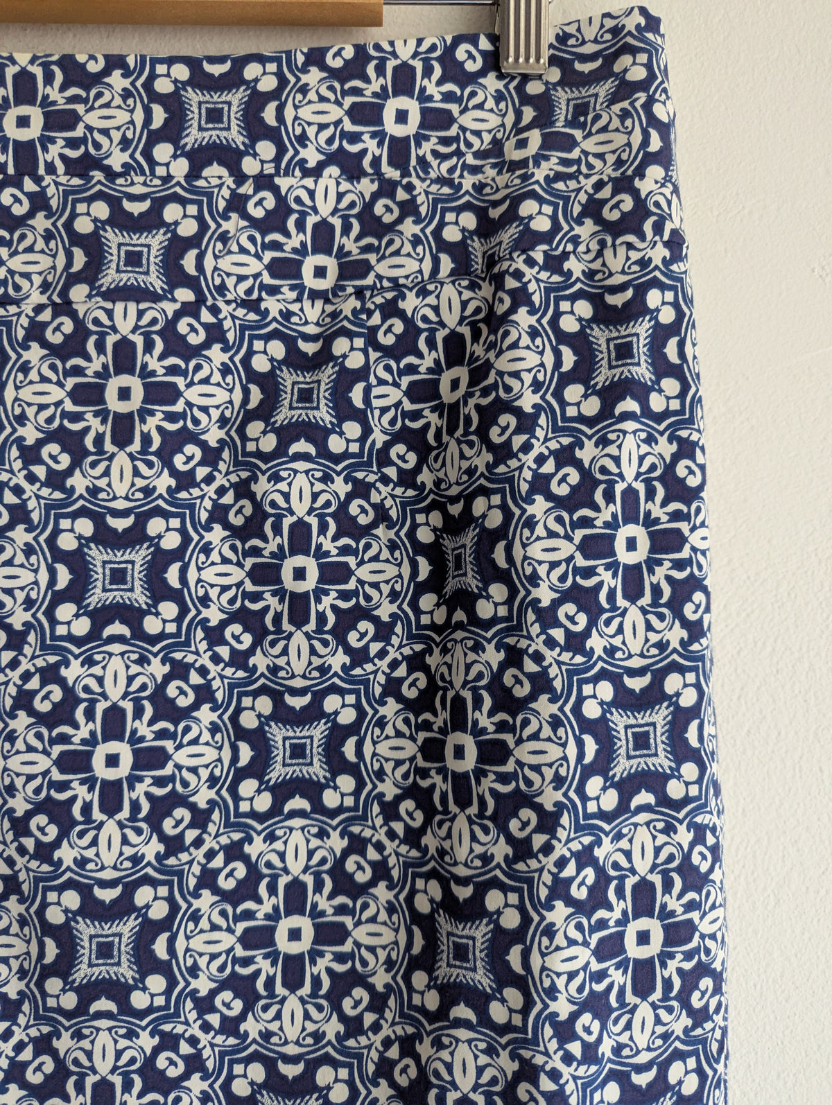 Jacqui e Blue and White Geometric Print Skirt