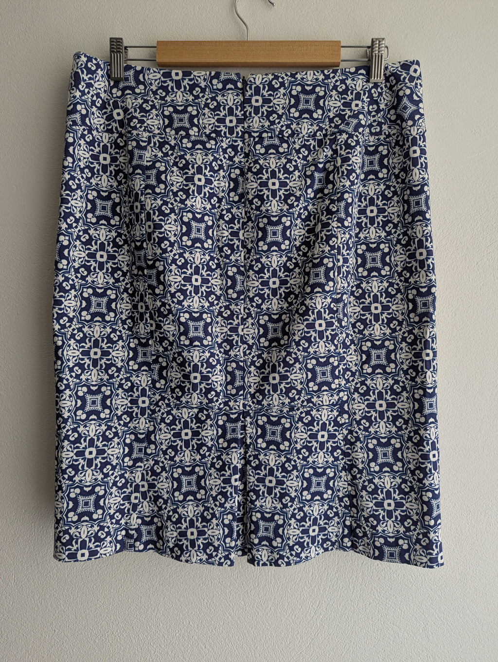 Jacqui e Blue and White Geometric Print Skirt