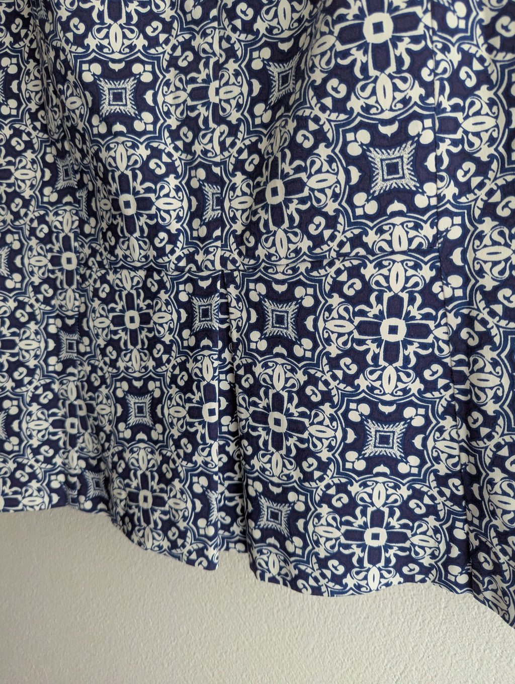 Jacqui e Blue and White Geometric Print Skirt