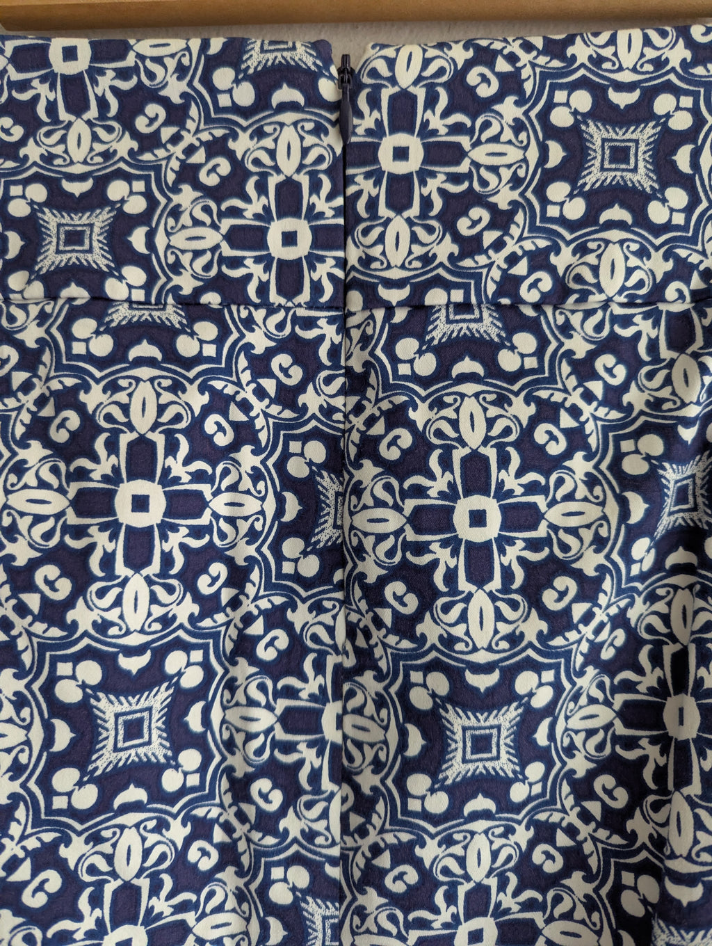Jacqui e Blue and White Geometric Print Skirt
