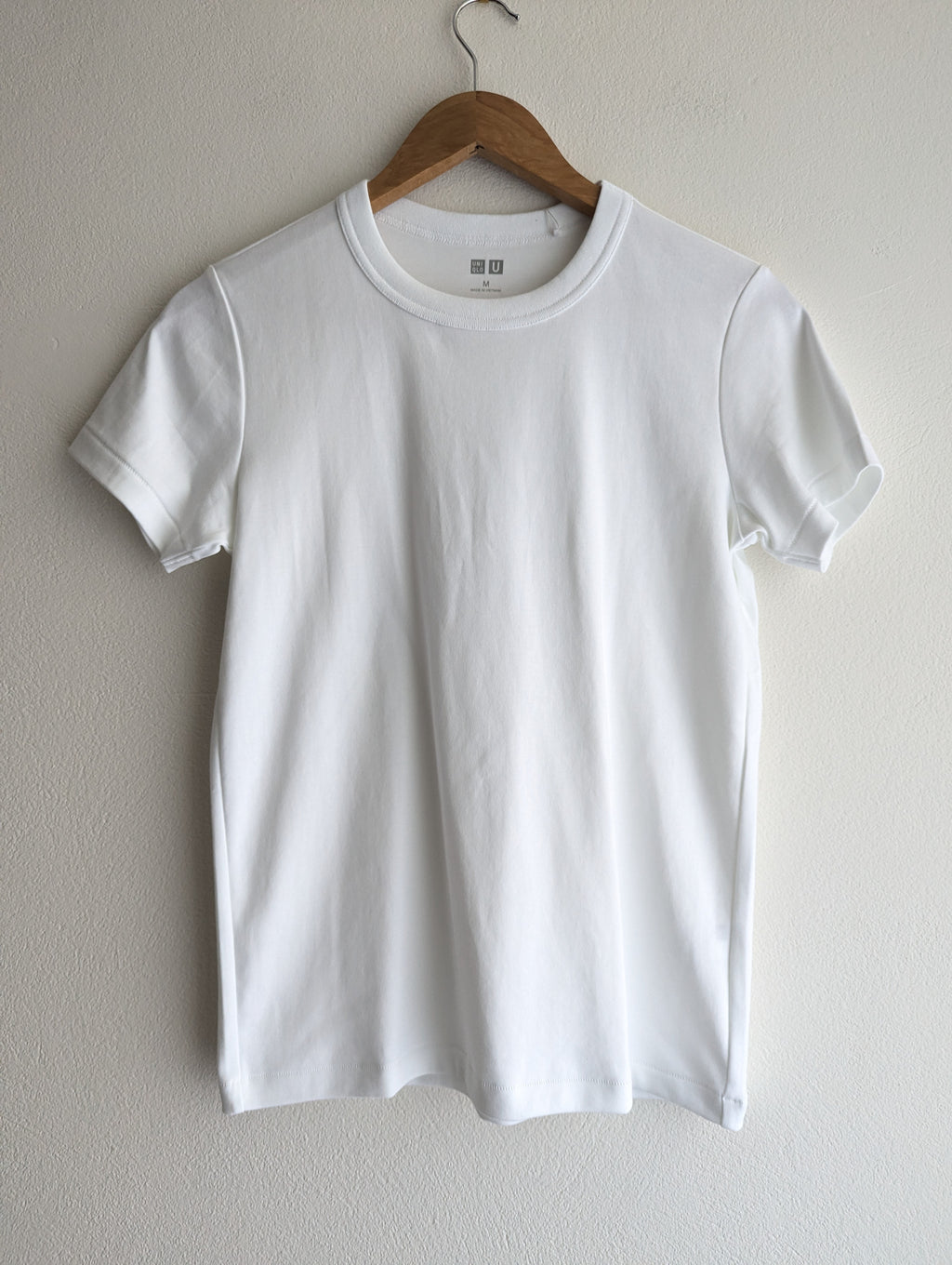 Uniqlo White Crew Neck Tee T Shirt