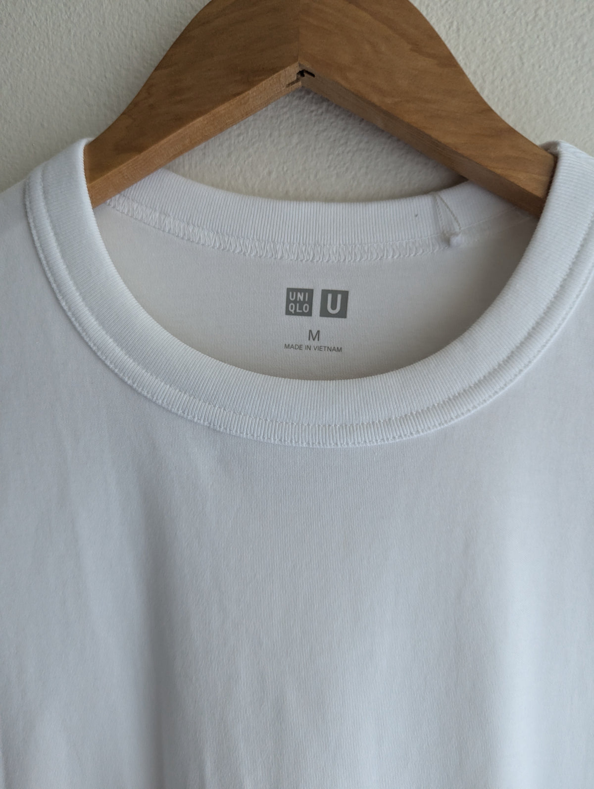 Uniqlo White Crew Neck Tee T Shirt