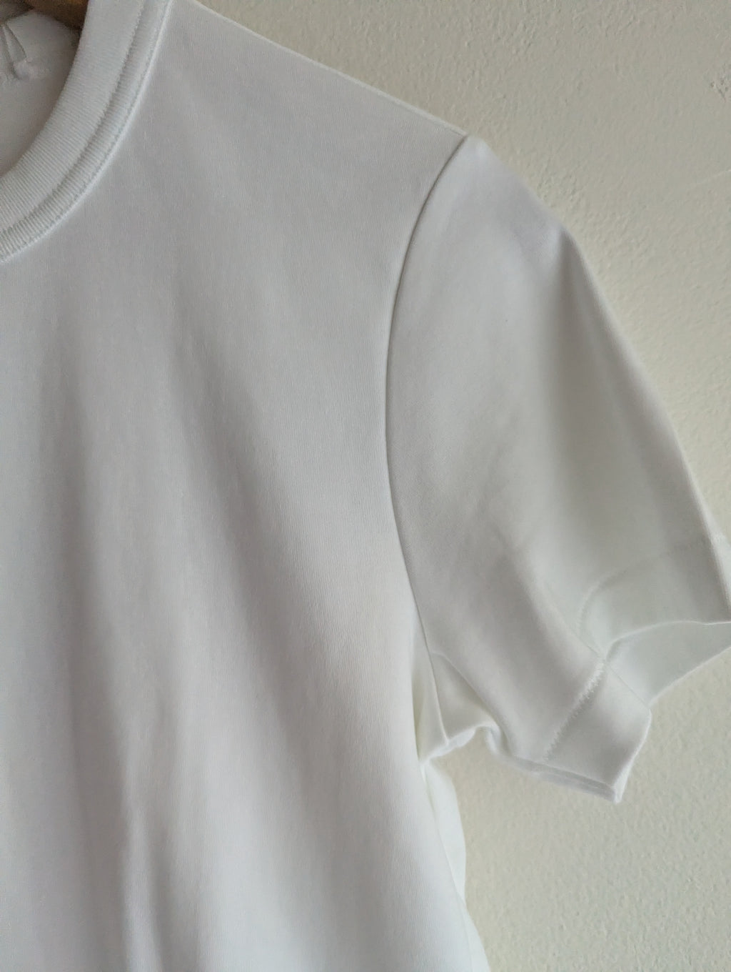 Uniqlo White Crew Neck Tee T Shirt