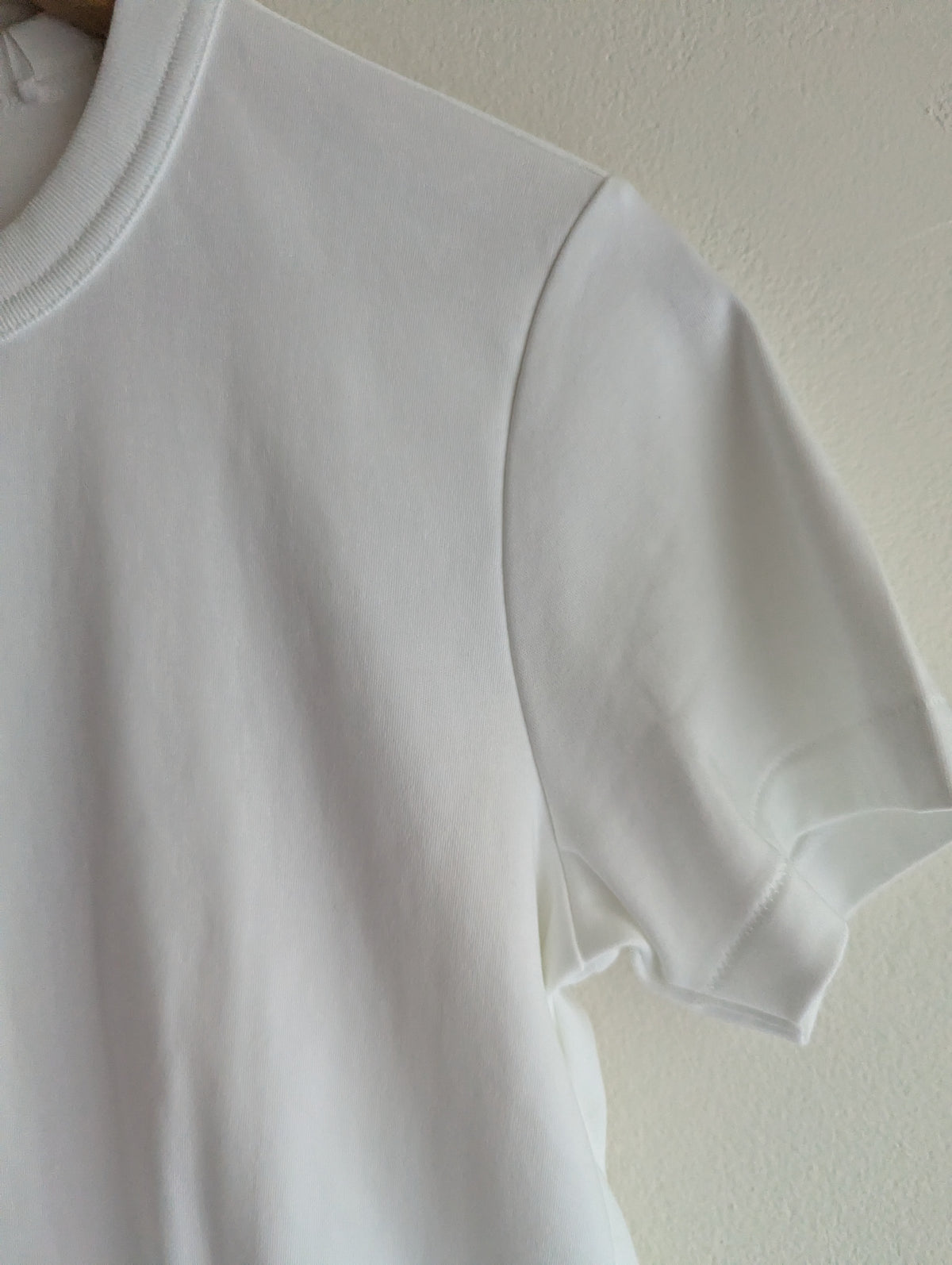 Uniqlo White Crew Neck Tee T Shirt