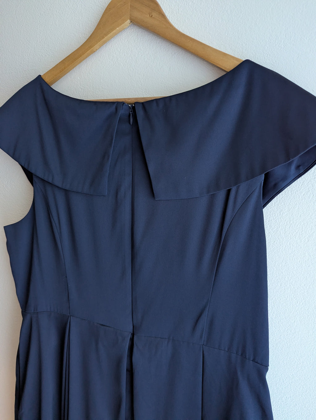 Review Satin Dress