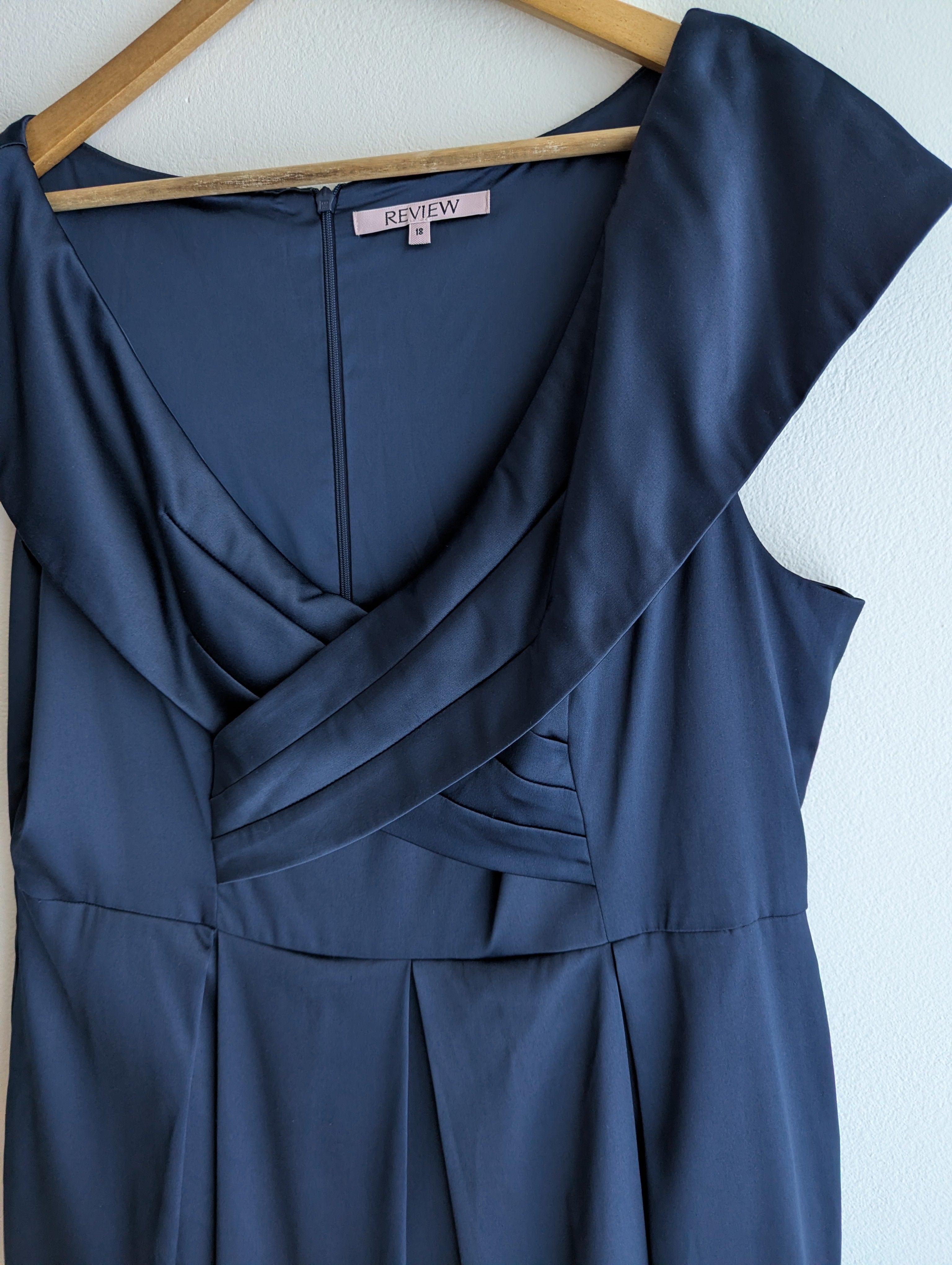 Review Satin Dress