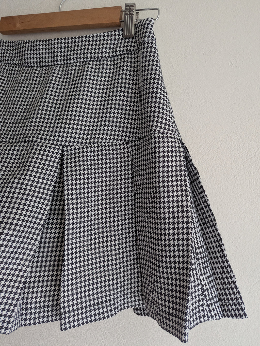 Ally Pleated Houndstooth Mini Skirt