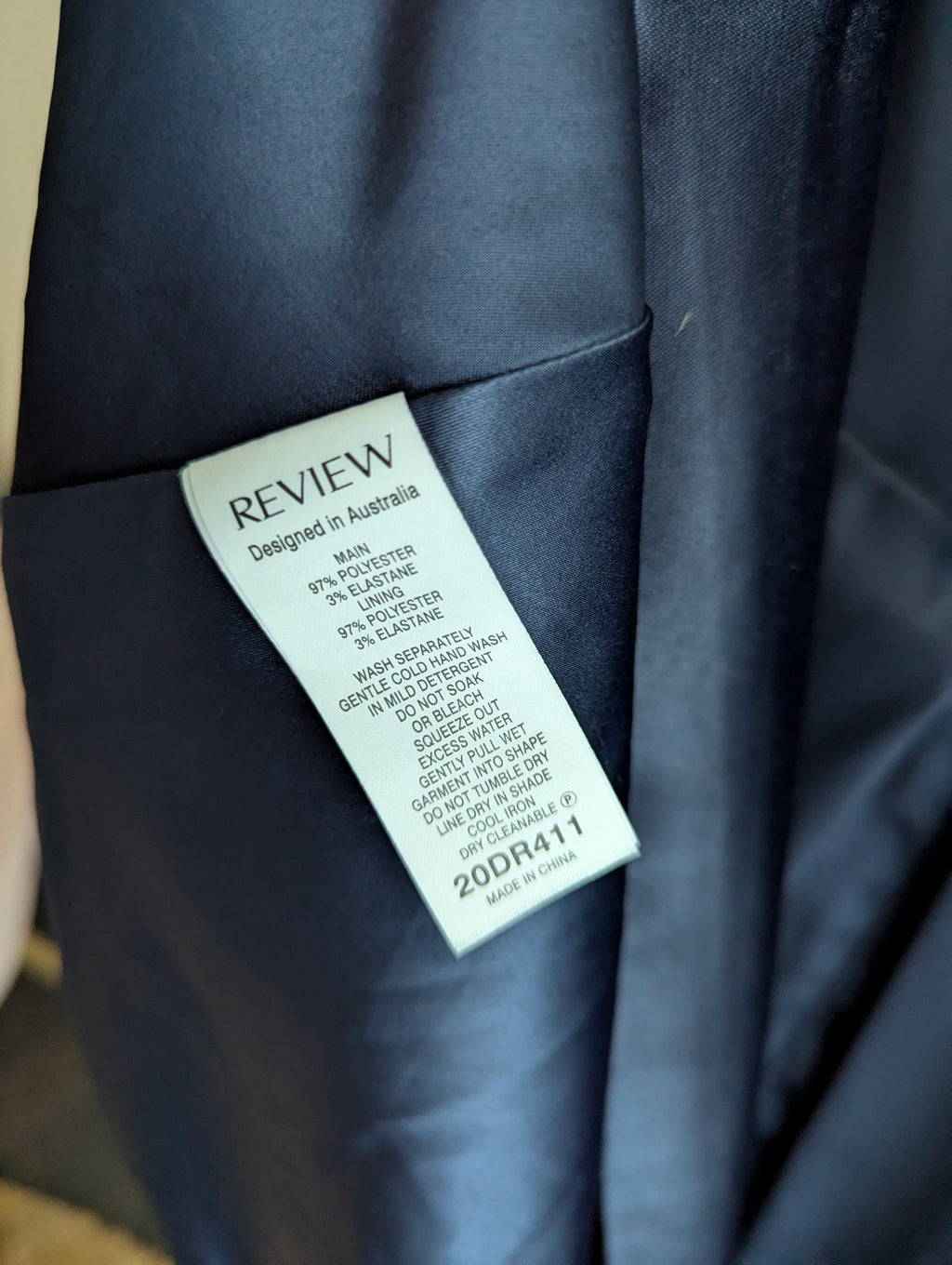 Review Satin Dress