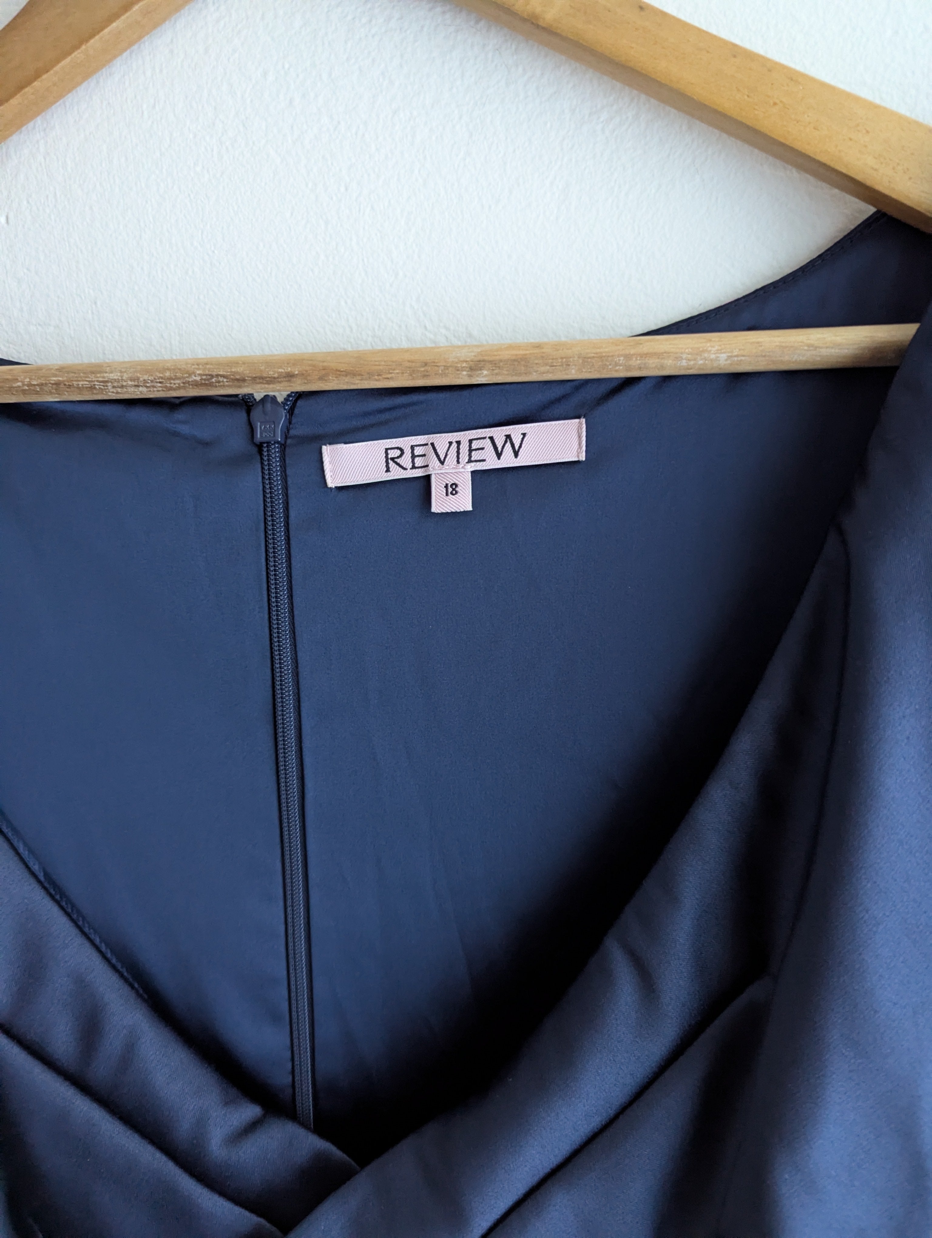 Review Satin Dress