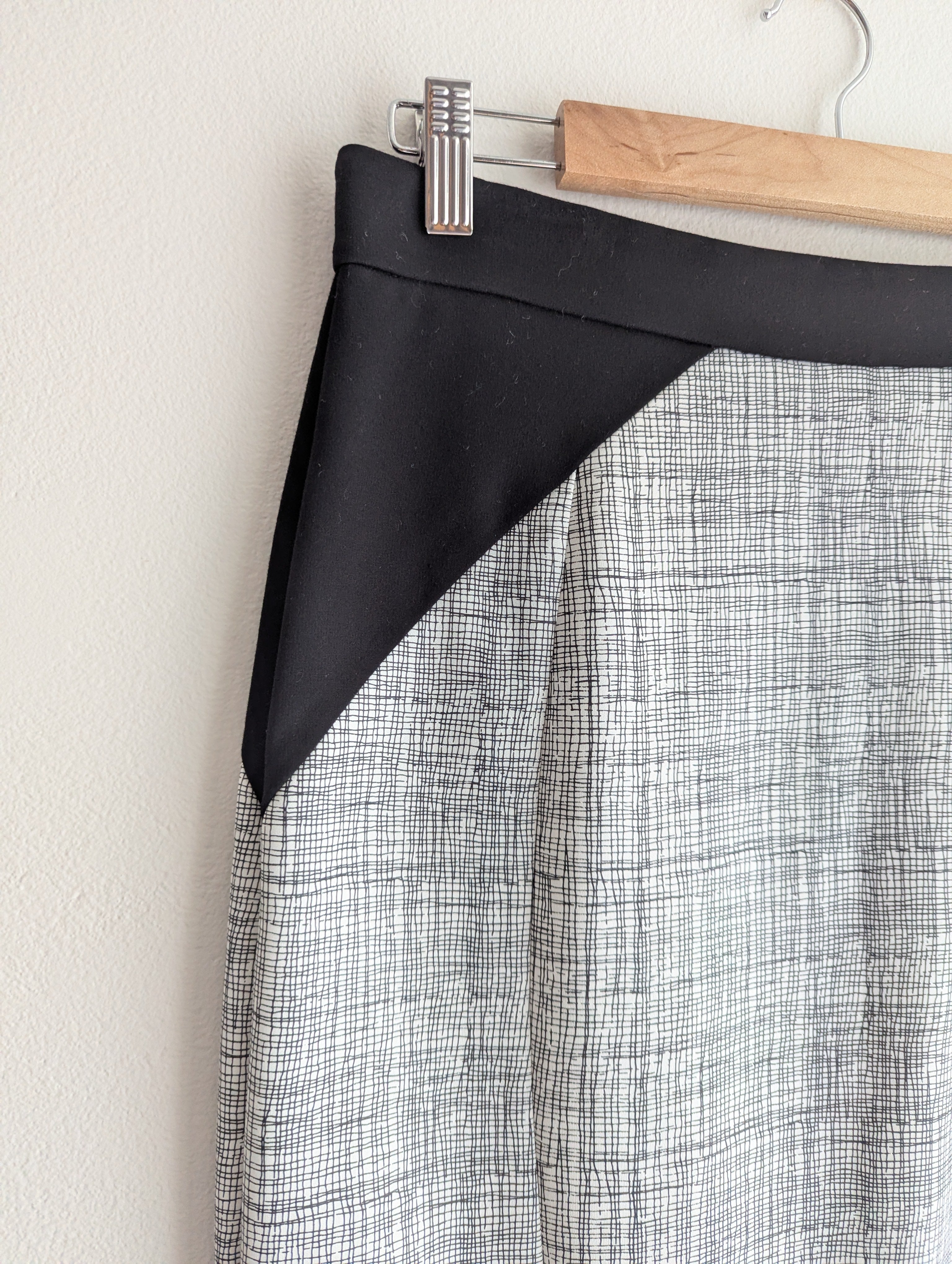 Cue Abstract Pencil Skirt