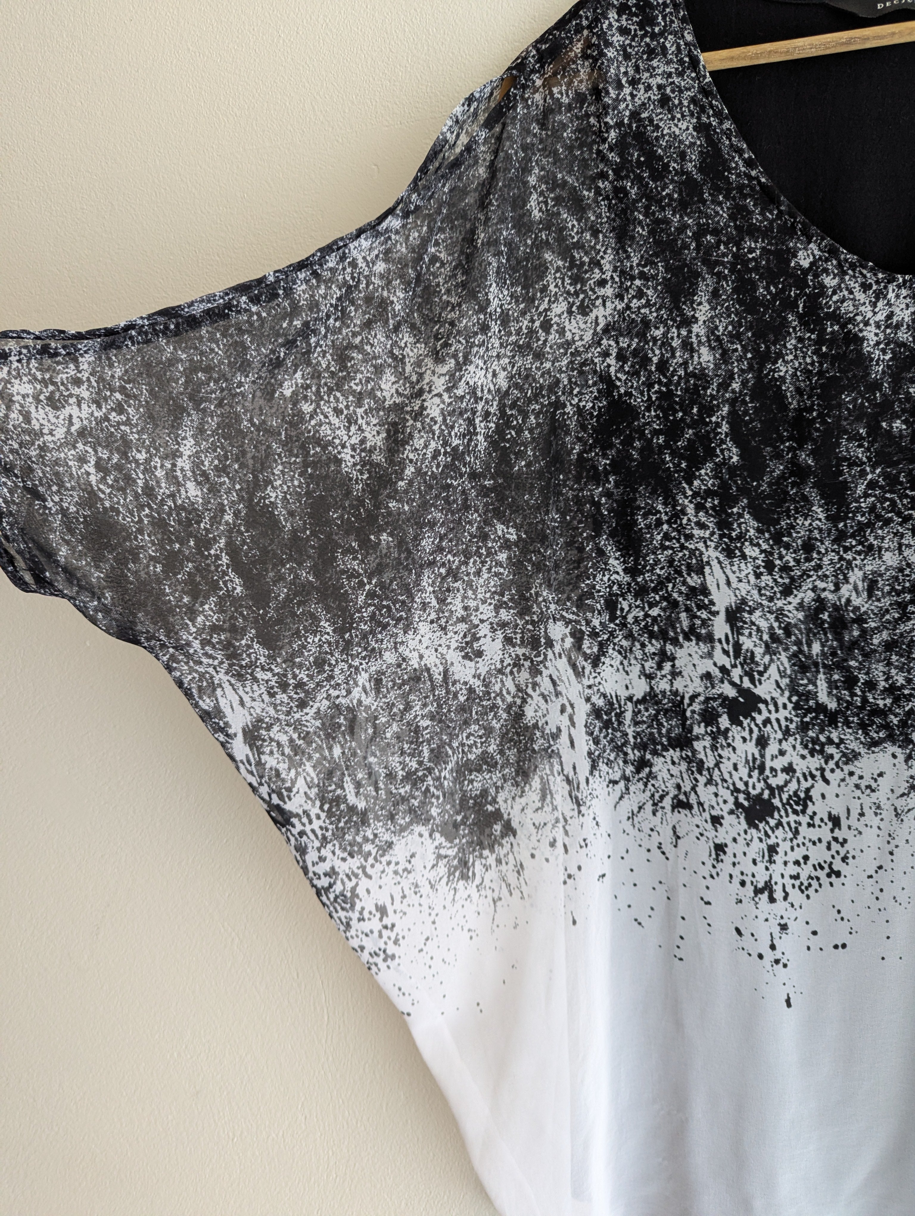 Decjuba Abstract Print Longline Top