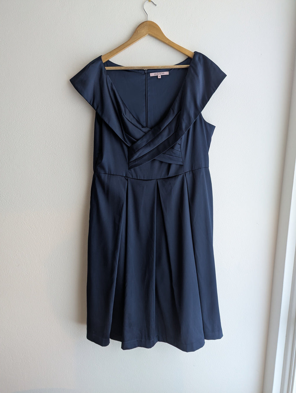 Review Satin Dress