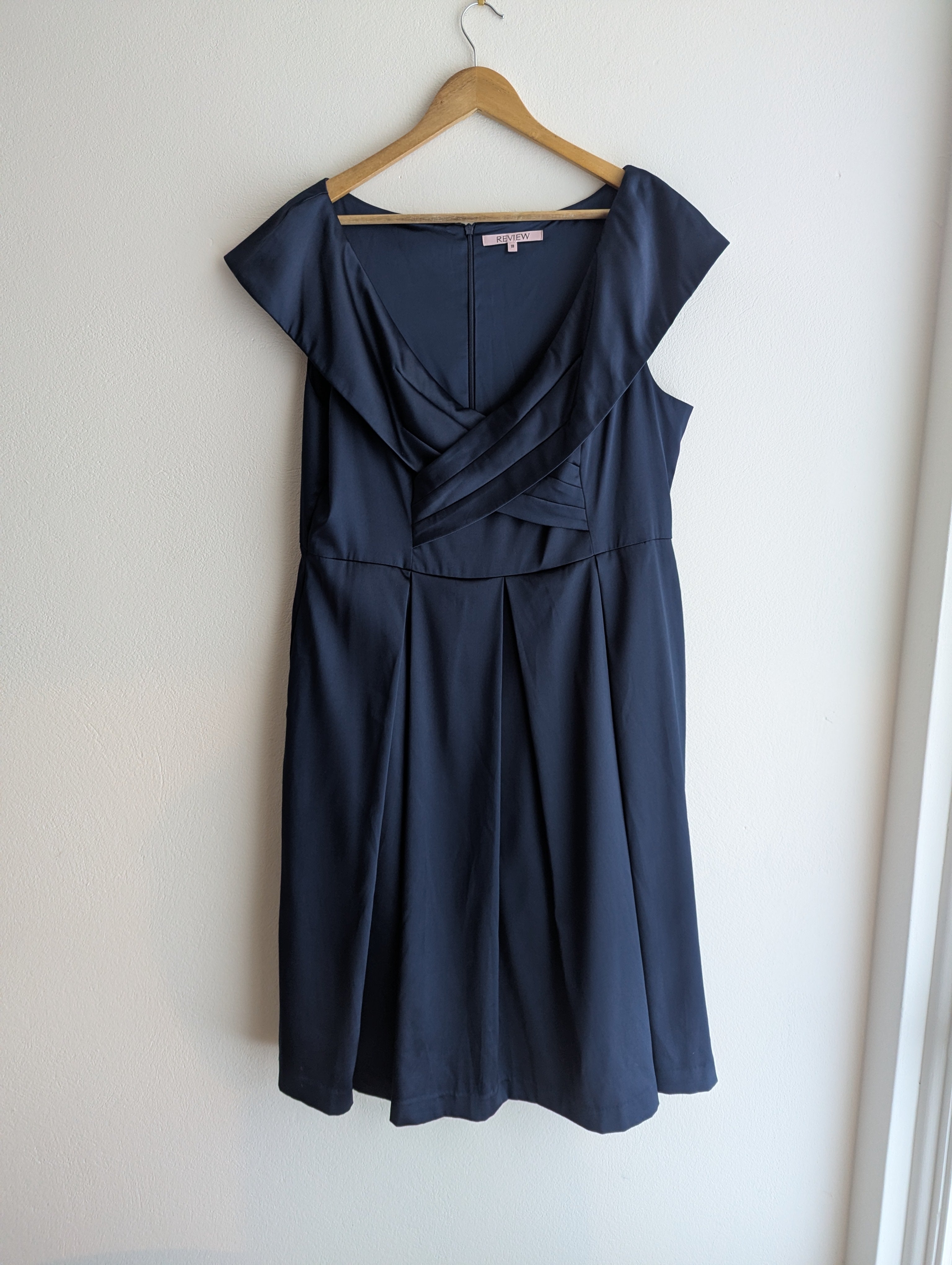 Review Satin Dress