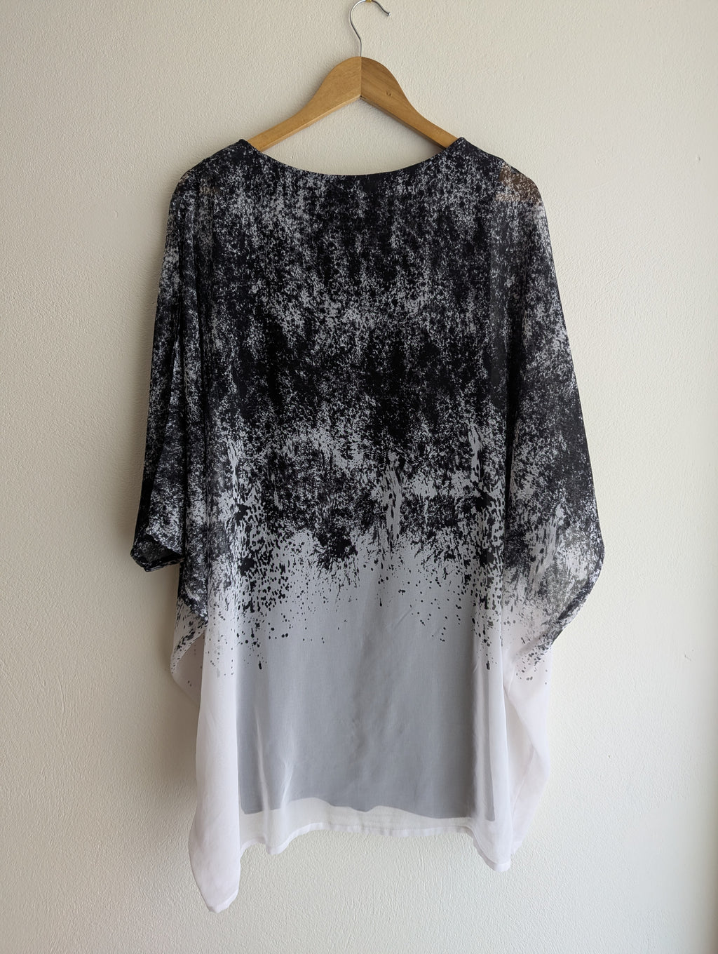 Decjuba Abstract Print Longline Top